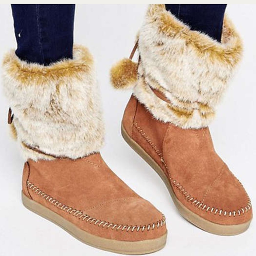 Toms Tan Suede Faux Fur Cuff Winter Boots